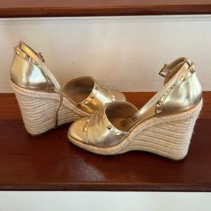 Gold & strappy shoes